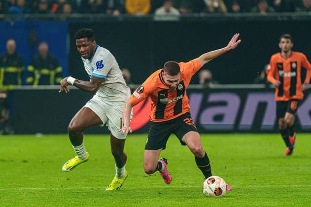 Faris Moumbagna Olympique de Marseille, 14 , Novatus Miroshi Shakhtar Donetsk, 25 GER, Shakhtar Donetsk vs Olympique de Marseille, Football, Europa League, Play offs, 2023 2024 season, 15 02 2024 GER, Shakhtar Donetsk vs Olympique de Marseille, Football, Europa League, Play offs, 2023 2024 season, 15 02 2024 Hamburg Copyright: xEibner-Pressefoto MarcelxvonxFehrnx EP_MFN
