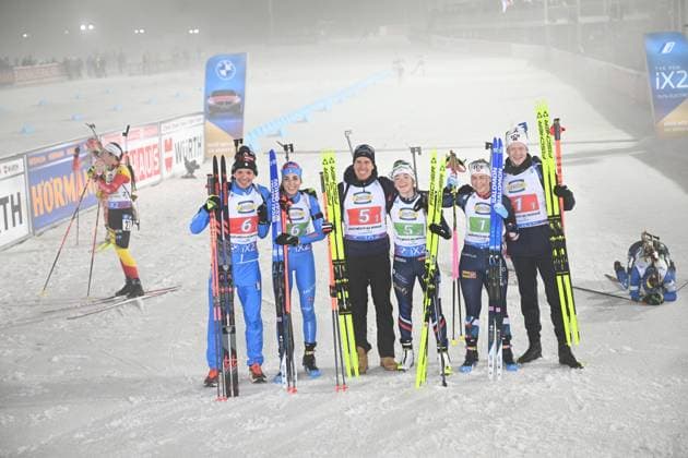 Bilder des Jahres 2024, Sport 02 Feburar Sport Themen der Woche KW07 Sport Bilder des Tages NOVE MESTO NA MORAVE, TJECKIEN 20240215 Frankrikes Quentin Fillon Maillet och Lou Jeanmonnot, mitten, vinner Italiens Tommaso Giacomel och Lisa Vittozzi , tv, kom pa andra plats och Norges Johannes Thingnes Boe och Ingrid Landmark Tandrevold kom ap tredje plats i kvällens singelmixedstafett under skidskytte-VM i Tjeckien. ***Bilden ingar i SPORTPAKET. För övriga BETALBILD*** NOVE MESTO NA MORAVE TJECKIEN x10080x *** NOVE MESTO NA MORAVE, CZECH REPUBLIC 20240215 Frances Quentin Fillon Maillet and Lou Jeanmonnot, center, win Italys Tommaso Giacomel and Lisa Vittozzi , left, came second and Norways Johannes Thingnes Boe and Ingrid Landmark Tandrevold came third in tonights single mixed relay at the Biathlon World Championships in the Czech Republic Picture included in SPORT PACKAGE For other PAYING PICTURES NOVE MESTO NA MORAVE CZECH REPUBLIC x10080x  Copyright: xFredrikxSandberg TTx SKIDSKYTTE-VM 2024 SINGELMIXED STAFETTEN