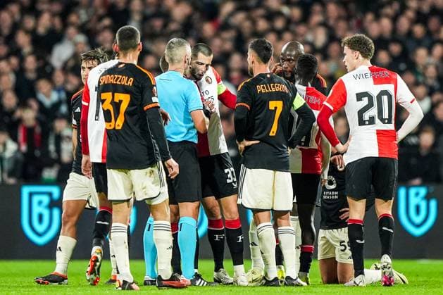 UEFA Europa League: Feyenoord v AS Roma Rotterdam - Scheidsrechter Radu Petrescu during the 1st leg of the UEFA Europa League Knockout Round Play-offs between Feyenoord v AS Roma at Stadion Feijenoord De Kuip on 15 February 2024 in Rotterdam, The Netherlands. Copyright: xTomxBodex