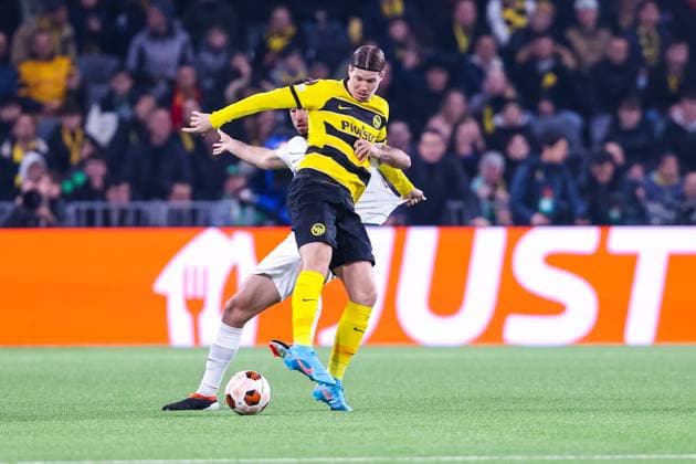 BERN, SWITZERLAND FEBRUARY 15 Cedric Itten of BSC Young Boys R during the UEFA Europa League 2023 24 round of 16 first leg match between BSC Young Boys and Sporting CP at Stadion Wankdorf on February 15, 2024 in Bern, Switzerland Bern Stadion Wankdorf Bern Switzerland Copyright: xJustPictures.ch LuigixRizzox jp-en-EuSpIm-AN0I8765-20240111