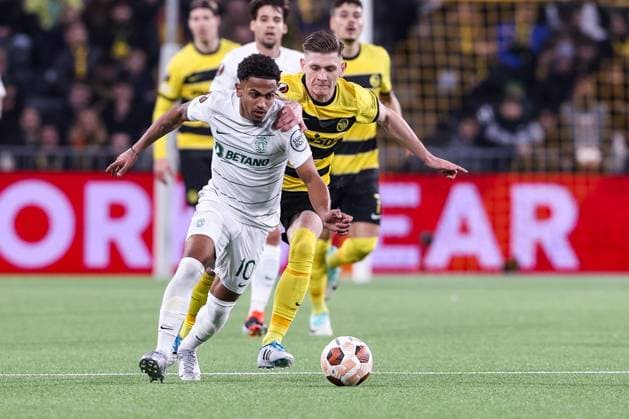 BERN, SWITZERLAND FEBRUARY 15 Marcus Edwards of Sporting CP L against Lukasz Lakomy of BSC Young Boys R during the UEFA Europa League 2023 24 round of 16 first leg match between BSC Young Boys and Sporting CP at Stadion Wankdorf on February 15, 2024 in Bern, Switzerland Copyright: xJustPictures.ch LuigixRizzox jp-en-EuSpIm-AN0I8819-20240111