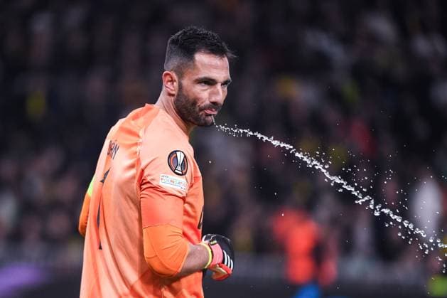 BERN, SWITZERLAND FEBRUARY 15 goalkeeper Antonio Adan of Sporting CP during the UEFA Europa League 2023 24 round of 16 first leg match between BSC Young Boys and Sporting CP at Stadion Wankdorf on February 15, 2024 in Bern, Switzerland Copyright: xJustPictures.ch ManuelxWinterbergerx jp-en-EuSpIm-MWI_2001-20240215