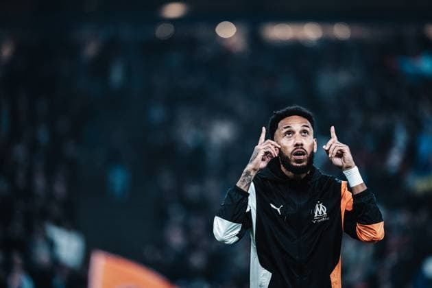 Soccer Men Season 2023 2024 Play Offs Europa League FC Shakhtar Donetsk UKR vs Olympique Marseille FRA 15 02 2024 Pierre Emerick Aubameyang 10, Olympique Marseille before the match with a prayer Hamburg Volksparkstadion Hamburg Germany