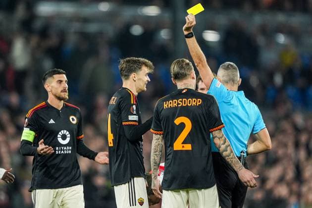 UEFA Europa League: Feyenoord v AS Roma Rotterdam - Diego Llorente of AS Roma, Referee Radu Petrescu during the 1st leg of the UEFA Europa League Knockout Round Play-offs between Feyenoord v AS Roma at Stadion Feijenoord De Kuip on 15 February 2024 in Rotterdam, The Netherlands. Copyright: xTomxBodex