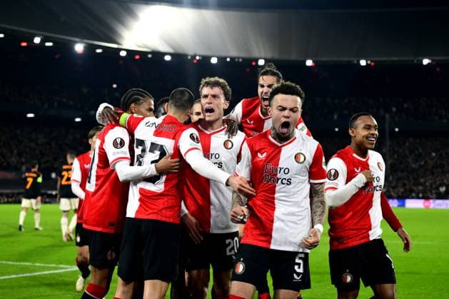 ROTTERDAM - (l-r) Calvin Stengs of Feyenoord, David Hancko of Feyenoord, Yankuba Minteh of Feyenoord, Mats Wieffer of Feyenoord, Bart Nieuwkoop of Feyenoord, Ramiz Zerrouki of Feyenoord, Quilindschy Hartman of Feyenoord, Igor Paixao of Feyenoord celebrate the 1-0 during the UEFA Europa League play-off match between Feyenoord and AS Roma at Feyenoord Stadion de Kuip on February 15, 2024 in Rotterdam, Netherlands. ANP OLAF KRAAK UEFA Europa League - Play-offs First leg 2022 2023 xVIxANPxSportx xxANPxIVx 491194505 originalFilename: 491194505.jpg