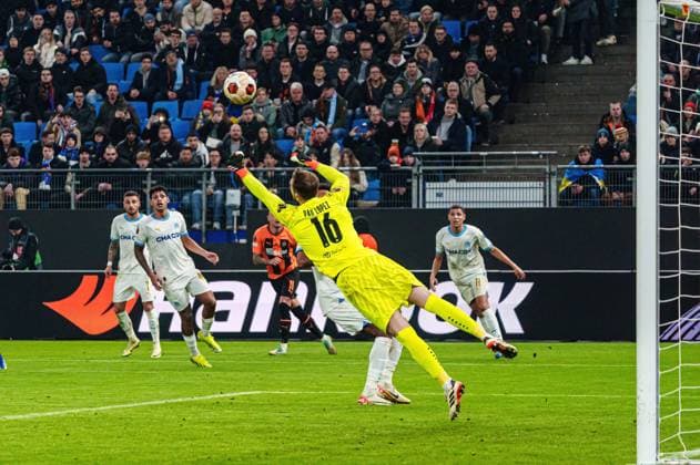 Pau Lopez Olympique de Marseille, 16 haelt Torschuss Torchance GER, Shakhtar Donetsk vs Olympique de Marseille, Football, Europa League, Play offs, Season 2023 2024, 15 02 2024 GER, Shakhtar Donetsk vs Olympique de Marseille, Football, Europa League, Play offs, Season 2023 2024, 15 02 2024 Hamburg Copyright: xEibner-Pressefoto MarcelxvonxFehrnx EP_MFN