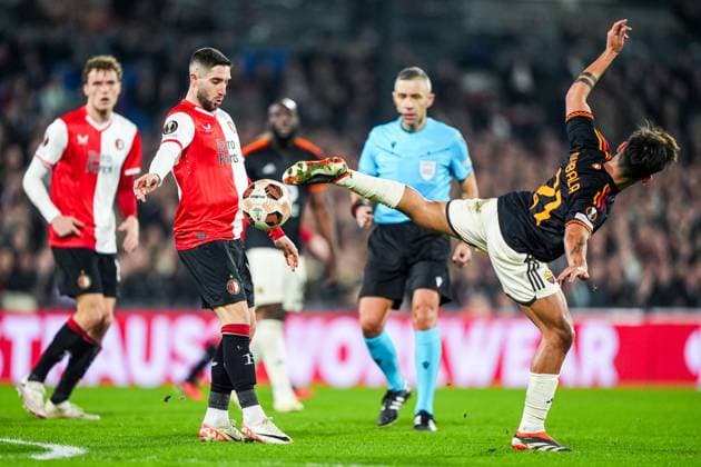 UEFA Europa League: Feyenoord v AS Roma Rotterdam - Luka Ivanusec of Feyenoord, Paulo Dybala of AS Roma during the 1st leg of the UEFA Europa League Knockout Round Play-offs between Feyenoord v AS Roma at Stadion Feijenoord De Kuip on 15 February 2024 in Rotterdam, The Netherlands. Copyright: xTomxBodex