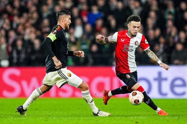 UEFA Europa League: Feyenoord v AS Roma Rotterdam - Lorenzo Pellegrini of AS Roma, Quilindschy Hartman of Feyenoord during the 1st leg of the UEFA Europa League Knockout Round Play-offs between Feyenoord v AS Roma at Stadion Feijenoord De Kuip on 15 February 2024 in Rotterdam, The Netherlands. Copyright: xTomxBodex