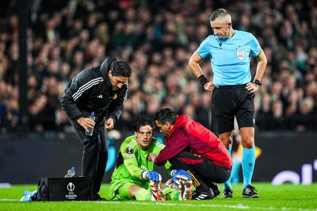 UEFA Europa League: Feyenoord v AS Roma Rotterdam - AS Roma goalkeeper Mile Svilar during the 1st leg of the UEFA Europa League Knockout Round Play-offs between Feyenoord v AS Roma at Stadion Feijenoord De Kuip on 15 February 2024 in Rotterdam, The Netherlands. Copyright: xTomxBodex