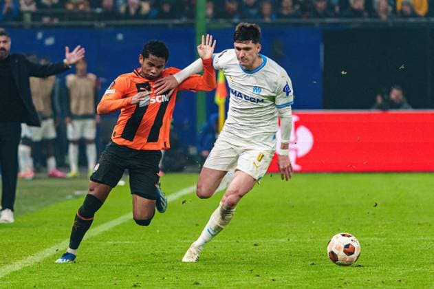 Eguinaldo Shakhtar Donetsk, 07 , Leonardo Balerdi Olympique de Marseille, 05 GER, Shakhtar Donetsk vs Olympique de Marseille, Football, Europa League, Play offs, 2023 2024 season, 15 02 2024 GER, Shakhtar Donetsk vs Olympique de Marseille, Football, Europa League, Play offs, 2023 2024 season, 15 02 2024 Hamburg Copyright: xEibner-Pressefoto MarcelxvonxFehrnx EP_MFN