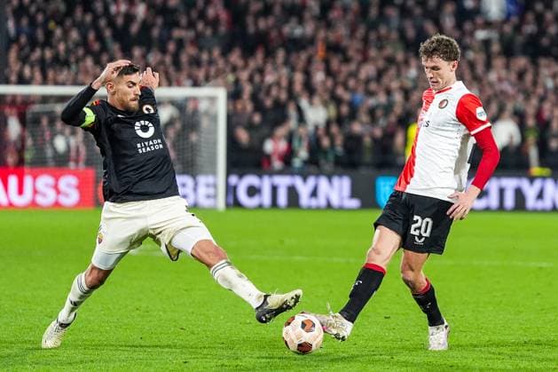 UEFA Europa League: Feyenoord v AS Roma Rotterdam - Lorenzo Pellegrini of AS Roma, Mats Wieffer of Feyenoord during the 1st leg of the UEFA Europa League Knockout Round Play-offs between Feyenoord v AS Roma at Stadion Feijenoord De Kuip on 15 February 2024 in Rotterdam, The Netherlands. Copyright: xYannickxVerhoevenx