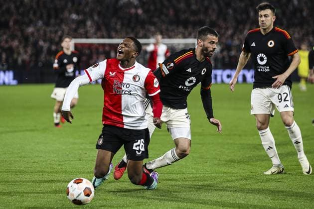ROTTERDAM, 15-2-2024, Stadium de Kuip, 2023 2024, UEFA Europa League, intermediate round, Feyenoord - AS Roma, Feyenoord player Oussama Idrissi, Roma player Leonardo Spinazzola Feyenoord - Roma  x24270764x Copyright: