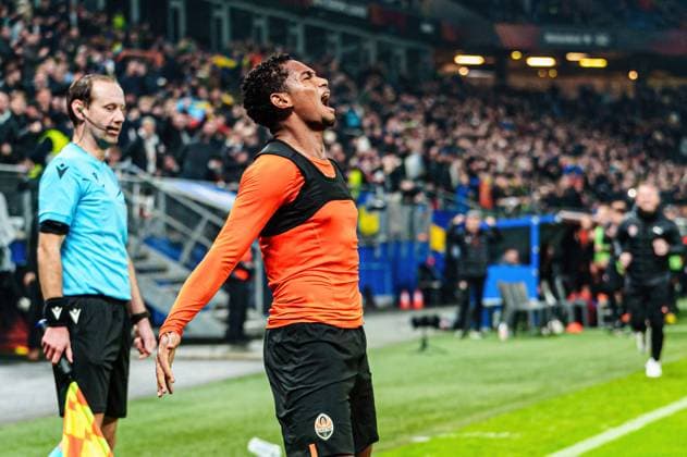 Goal celebration Eguinaldo Shakhtar Donetsk, 07 after goal to 2 2 GER, Shakhtar Donetsk vs Olympique de Marseille, Football, Europa League, Play offs, Season 2023 2024, 15 02 2024 GER, Shakhtar Donetsk vs Olympique de Marseille, Football, Europa League, Play offs, Season 2023 2024, 15 02 2024 Hamburg Copyright: xEibner-Pressefoto MarcelxvonxFehrnx EP_MFN