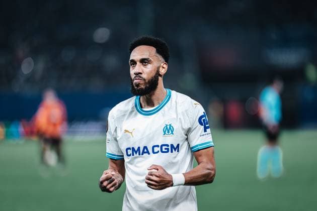 Soccer Men Season 2023 2024 Play Offs Europa League FC Shakhtar Donetsk UKR vs Olympique Marseille FRA 15 02 2024 Pierre Emerick Aubameyang 10, Olympique Marseille clench their fists in joy Hamburg Volksparkstadion Hamburg Germany