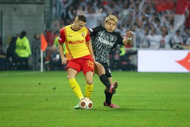 Przemyslaw Frankowski RC Lens, 29 and Ritsu Doan SC Freiburg, 42 in duel , Football, UEFA Europa League, Play off 1 match, 2023 2024, RC Lens vs SC Freiburg, 15 02 2024, Stade Bollaert Delelis, Lens, France Lens Stade Bollaert Delelis Pas de Calais France Copyright: xGrantxHubbsx