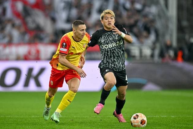 240215 RC Lens vs SC Freiburg Przemyslaw Frankowski (29) of RC Lens fighting for the ball with Ritsu Doan (42) of Freiburg during the Uefa Europa League play-off -first leg game in the 2023-2024 season between Racing Club de Lens and SC Freiburg on February 15 , 2024 in Lens, France. (Photo by David Catry Isosport) LENS FRANCE  Copyright: xx 438656