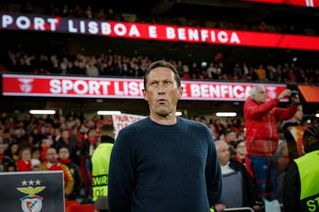 Roger Schmidt during UEFA Europa League 23 24 game between SL Benfica and Toulouse FC at Estadio Da Luz, Lisbon, Portugal. (Maciej Rogowski) Lisbon Estadio Da Luz Portugal Copyright: xMaciejxRogowskix slbtoulpouse-2