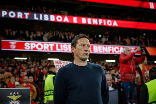 Roger Schmidt during UEFA Europa League 23 24 game between SL Benfica and Toulouse FC at Estadio Da Luz, Lisbon, Portugal. (Maciej Rogowski) Lisbon Estadio Da Luz Portugal Copyright: xMaciejxRogowskix slbtoulpouse-3