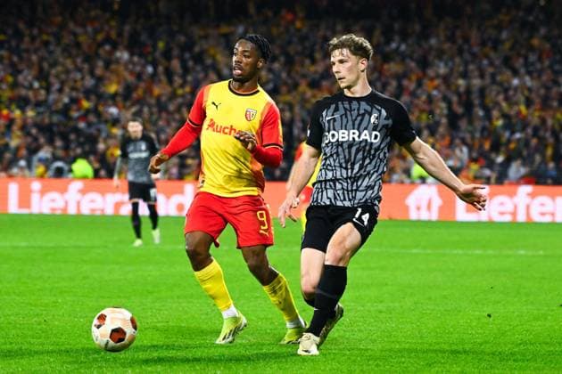Yannik Keitel ( 14 - Fribourg ) and Sepe Wahi ( 9 - Lens ) during the UEFA Europa League match between Racing Club Lens and SC Freiburg at Stade Felix Bollaert on February 15, 2024 in Lens, France. ( Photo by federico pestellini panoramic ) - FOOTBALL : Lens vs Fribourg - Europa League - 15 02 2024 FedericoPestellini Panoramic 