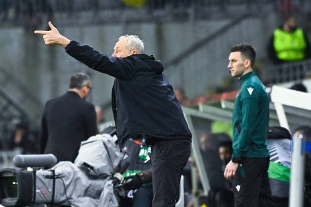 Christian Streich ( coach Fribourg ) during the UEFA Europa League match between Racing Club Lens and SC Freiburg at Stade Felix Bollaert on February 15, 2024 in Lens, France. ( Photo by federico pestellini panoramic ) - FOOTBALL : Lens vs Fribourg - Europa League - 15 02 2024 FedericoPestellini Panoramic 