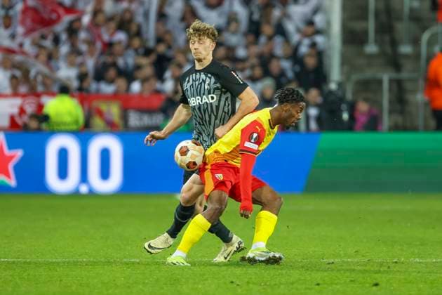 Yannik Keitel SC Freiburg, 14 and Elye Wahi RC Lens, 09 in duel , Football, UEFA Europa League, Play off 1 match, 2023 2024, RC Lens vs SC Freiburg, 15 02 2024, Stade Bollaert Delelis, Lens, France Lens Stade Bollaert Delelis Pas de Calais France Copyright: xGrantxHubbsx