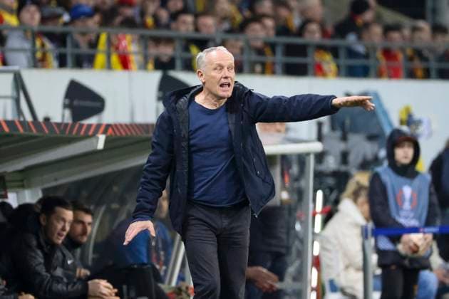 Christian Streich SC Freiburg, Coach , Gesture, gestures, gesticulates , Football, UEFA Europa League, Play off 1 match, 2023 2024, RC Lens vs SC Freiburg, 15 02 2024, Stade Bollaert Delelis, Lens, France Lens Stade Bollaert Delelis Pas de Calais France Copyright: xGrantxHubbsx
