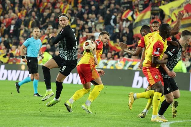 Action Fribourg lors du match de l UEFA Europa League entre le RC Lens et SC Fribourg, stade Bollaert-Delelis, le 15 fÃ vrier 2024 FOOTBALL : RC LENS vs SC FREIBURG - UEFA EUROPA LEAGUE - 15 02 2024 LaurentSanson Panoramic 