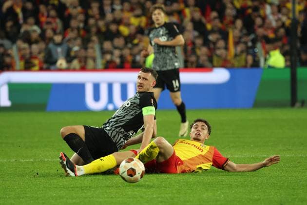 Neil EL AYNAOUI (RC Lens) et Maximilian EGGESTEIN (SC Freiburg) lors du match de l UEFA Europa League entre le RC Lens et SC Fribourg, stade Bollaert-Delelis, le 15 fÃ vrier 2024 FOOTBALL : RC LENS vs SC FREIBURG - UEFA EUROPA LEAGUE - 15 02 2024 LaurentSanson Panoramic 