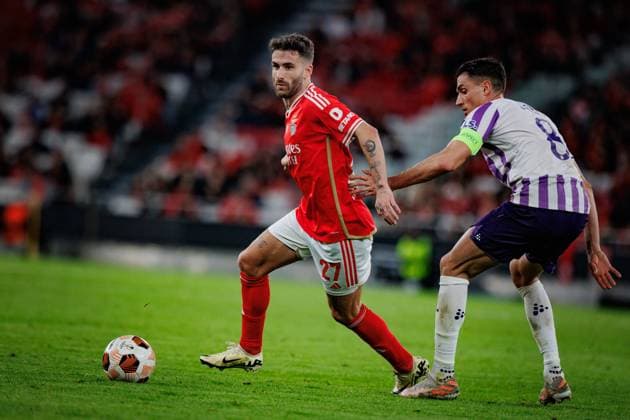 Rafael Silva, Vincent Sierro during UEFA Europa League 23 24 game between SL Benfica and Toulouse FC at Estadio Da Luz, Lisbon, Portugal. (Maciej Rogowski) Lisbon Estadio Da Luz Portugal Copyright: xMaciejxRogowskix slbtoulpouse-10