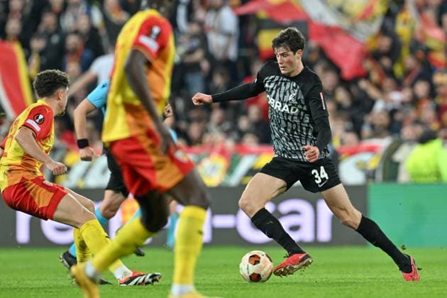240215 RC Lens vs SC Freiburg Merlin Röhl (34) of Freiburg pictured in action during the Uefa Europa League play-off -first leg game in the 2023-2024 season between Racing Club de Lens and SC Freiburg on February 15 , 2024 in Lens, France. (Photo by David Catry Isosport) LENS FRANCE  Copyright: xx 438674