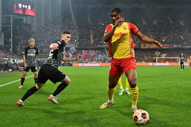 240215 RC Lens vs SC Freiburg Roland Sallai (22) of Freiburg defending on Kevin Danso (4) of RC Lens during the Uefa Europa League play-off -first leg game in the 2023-2024 season between Racing Club de Lens and SC Freiburg on February 15 , 2024 in Lens, France. (Photo by David Catry Isosport) LENS FRANCE  Copyright: xx 438680
