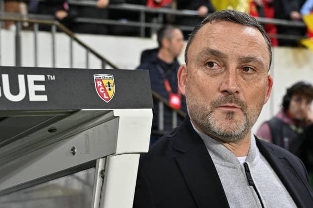240215 RC Lens vs SC Freiburg Head Coach Franck Haise of RC Lens pictured during the Uefa Europa League play-off -first leg game in the 2023-2024 season between Racing Club de Lens and SC Freiburg on February 15 , 2024 in Lens, France. (Photo by David Catry Isosport) LENS FRANCE  Copyright: xx 438684