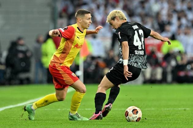 240215 RC Lens vs SC Freiburg Przemyslaw Frankowski (29) of RC Lens fighting for the ball with Ritsu Doan (42) of Freiburg during the Uefa Europa League play-off -first leg game in the 2023-2024 season between Racing Club de Lens and SC Freiburg on February 15 , 2024 in Lens, France. (Photo by David Catry Isosport) LENS FRANCE  Copyright: xx 438686
