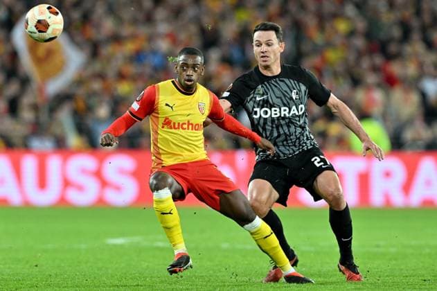 240215 RC Lens vs SC Freiburg David Pereira Da Costa (10) of RC Lens fighting for the ball with Nicolas Höfler (27) of Freiburg during the Uefa Europa League play-off -first leg game in the 2023-2024 season between Racing Club de Lens and SC Freiburg on February 15 , 2024 in Lens, France. (Photo by David Catry Isosport) LENS FRANCE  Copyright: xx 438688