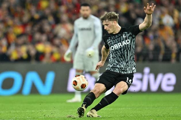 240215 RC Lens vs SC Freiburg Yannik Keitel (14) of Freiburg pictured in action during the Uefa Europa League play-off -first leg game in the 2023-2024 season between Racing Club de Lens and SC Freiburg on February 15 , 2024 in Lens, France. (Photo by David Catry Isosport) LENS FRANCE  Copyright: xx 438690