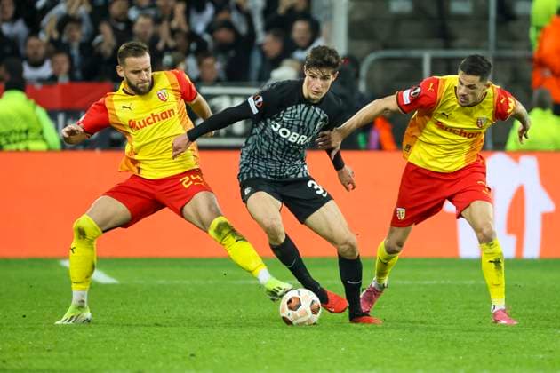 Jonathan Gradit RC Lens, 24 , Merlin Roehl SC Freiburg, 34 and Florian Sotoca RC Lens, 07 fighting for the ball , Football, UEFA Europa League, Play off 1 match, 2023 2024, RC Lens vs SC Freiburg, 15 02 2024, Stade Bollaert Delelis, Lens, France Lens Stade Bollaert Delelis Pas de Calais France Copyright: xGrantxHubbsx