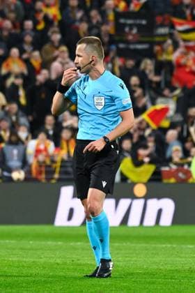 Bartosz Frankowski ( referee ) during the UEFA Europa League match between Racing Club Lens and SC Freiburg at Stade Felix Bollaert on February 15, 2024 in Lens, France. ( Photo by federico pestellini panoramic ) - FOOTBALL : Lens vs Fribourg - Europa League - 15 02 2024 FedericoPestellini Panoramic 