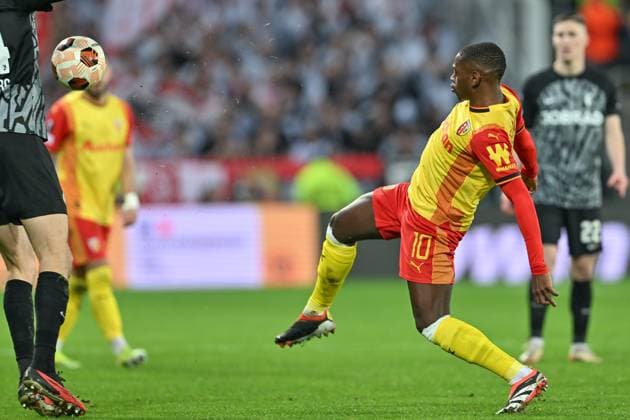 240215 RC Lens vs SC Freiburg David Pereira Da Costa (10) of RC Lens pictured in action during the Uefa Europa League play-off -first leg game in the 2023-2024 season between Racing Club de Lens and SC Freiburg on February 15 , 2024 in Lens, France. (Photo by David Catry Isosport) LENS FRANCE  Copyright: xx 438880