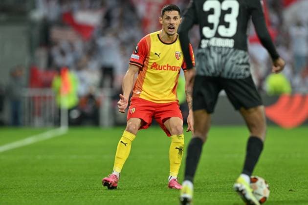 240215 RC Lens vs SC Freiburg Florian Sotoca (7) of RC Lens pictured during the Uefa Europa League play-off -first leg game in the 2023-2024 season between Racing Club de Lens and SC Freiburg on February 15 , 2024 in Lens, France. (Photo by David Catry Isosport) LENS FRANCE  Copyright: xx 438890