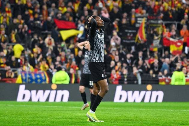 Jordy Makengo ( 33 - Fribourg ) looks dejected during the UEFA Europa League match between Racing Club Lens and SC Freiburg at Stade Felix Bollaert on February 15, 2024 in Lens, France. ( Photo by federico pestellini panoramic ) - FOOTBALL : Lens vs Fribourg - Europa League - 15 02 2024 FedericoPestellini Panoramic 