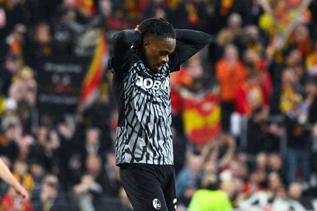 Jordy Makengo ( 33 - Fribourg ) looks dejected during the UEFA Europa League match between Racing Club Lens and SC Freiburg at Stade Felix Bollaert on February 15, 2024 in Lens, France. ( Photo by federico pestellini panoramic ) - FOOTBALL : Lens vs Fribourg - Europa League - 15 02 2024 FedericoPestellini Panoramic 