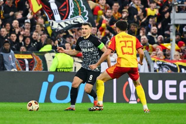 Maximilian Eggestein ( 8 - Fribourg ) and N EL AYNAOUI ( 23 - Lens ) during the UEFA Europa League match between Racing Club Lens and SC Freiburg at Stade Felix Bollaert on February 15, 2024 in Lens, France. ( Photo by federico pestellini panoramic ) - FOOTBALL : Lens vs Fribourg - Europa League - 15 02 2024 FedericoPestellini Panoramic 