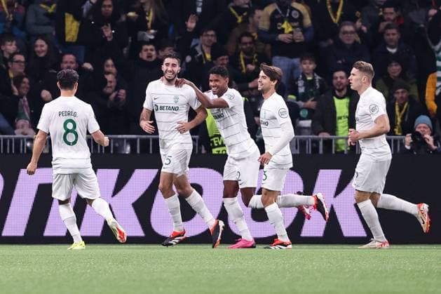 BERN, SWITZERLAND FEBRUARY 15 Goncalo Inacio of Sporting CP R celebrates his goal during the UEFA Europa League 2023 24 round of 16 first leg match between BSC Young Boys and Sporting CP at Stadion Wankdorf on February 15, 2024 in Bern, Switzerland Copyright: xJustPictures.ch LuigixRizzox jp-en-EuSpIm-AN0I8865-20240111
