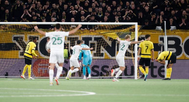 Young Boys Sporting Lisbon Aurele Amenda YB after his own goal to 0 1 15 02 2024 Stadion Wankdorf Bern , SWITZERLAND , Season 2023 2024 Men Soccer UEFA Europa League BSC Young Boys Bern Sporting Lisbon Aurele Amenda far right , YB after his own goal to 0 1