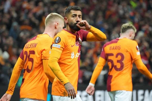 Kerem Demirbay of Galatasaray celebrates after scoring the first goal of his team with teammates during the UEFA Europa League 2023 24 round of 16 first leg match between Galatasaray A.S. and AC Sparta Praha at Ali Sami Yen Arena on February 15, 2024 in Istanbul, Turkey. Istanbul Turkey Copyright: xSeskimPhotox Gsaray-SpartaPraha-15224 (18)