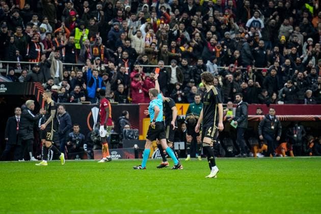 776092860 The Match Official referee shows a red card in action during the match. Galatasaray and Sparta Praha faced each other in the UEFA Europa League, the match took place at Rams Park in Istanbul, Turkey on February 15, 2024 Istanbul Istanbul Turkey Copyright: xYagizxGurtugx