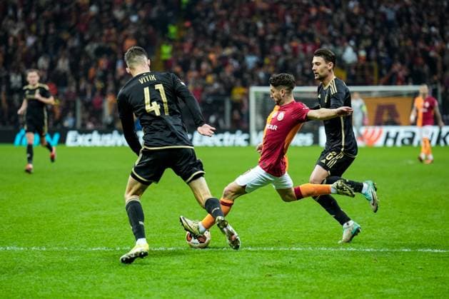 776092860 Dries Mertens of Galatasaray in action during the match. Galatasaray and Sparta Praha faced each other in the UEFA Europa League, the match took place at Rams Park in Istanbul, Turkey on February 15, 2024 Istanbul Istanbul Turkey Copyright: xYagizxGurtugx