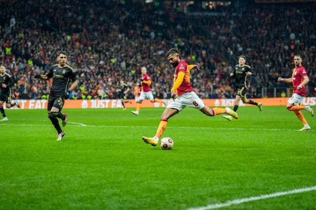 776092860 Kerem Demirbay of Galatasaray scores a goal in action during the match. Galatasaray and Sparta Praha faced each other in the UEFA Europa League, the match took place at Rams Park in Istanbul, Turkey on February 15, 2024 Istanbul Istanbul Turkey Copyright: xYagizxGurtugx