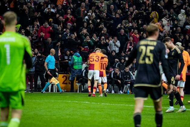 776092860 Baris Alper Yilmaz and Dries Mertens of Galatasaray during the match. Galatasaray and Sparta Praha faced each other in the UEFA Europa League, the match took place at Rams Park in Istanbul, Turkey on February 15, 2024 Istanbul Istanbul Turkey Copyright: xYagizxGurtugx