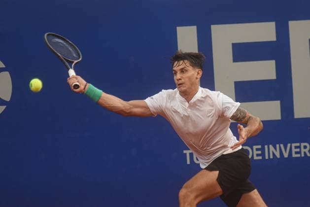Argentina Open ATP, Tennis Herren 250 - Day 3 Camilo Ugo Carabelli is playing against Carlos Alcaraz during a singles tennis match at the Argentina Open, at the Guillermo Vilas Stadium, in Buenos Aires, Argentina, on February 15, 2024. Buenos Aires Argentina  Copyright: xGabrielxSotelox originalFilename:sotelo-notitle240215_npwfR.jpg